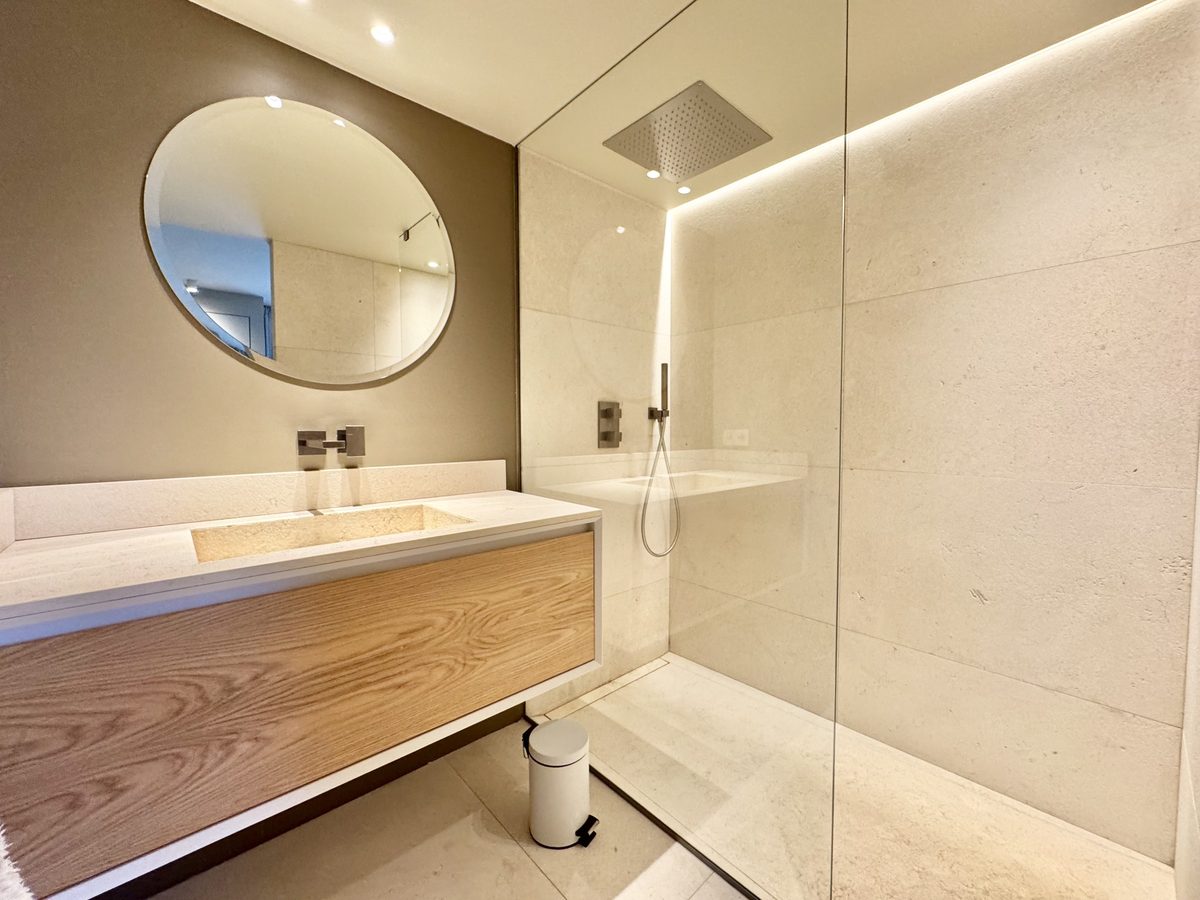 Villa Les Aiguiers – Salle d'eau avec douche à l'italienne
